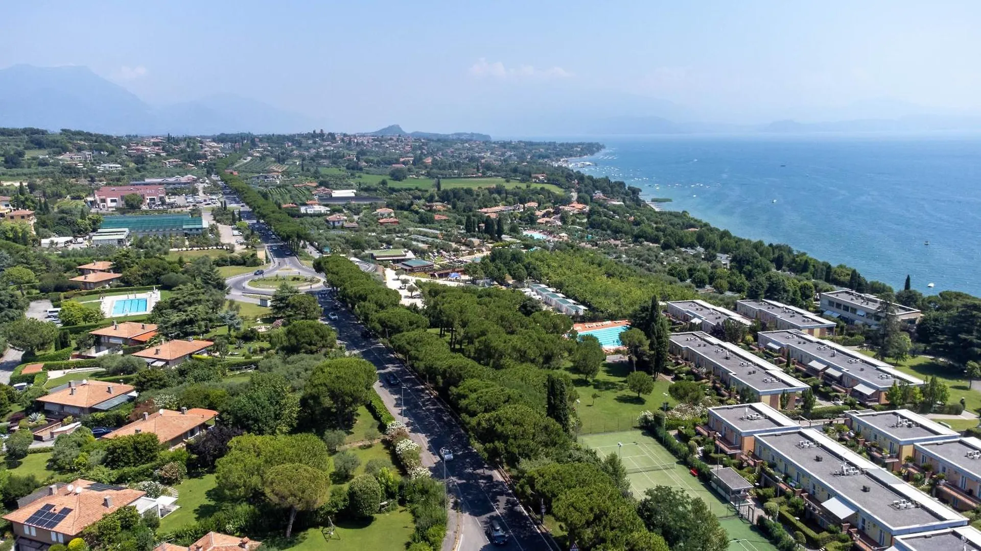 アパート パデンゲ・スル・ガルダLa Casa Di Bella - Con Piscinaアパートメント イタリア